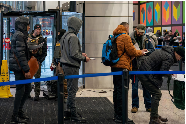 امریکہ کی جانب سے ہزاروں پناہ گزینوں کے مقدمات منسوخ کرنے کی کوشش