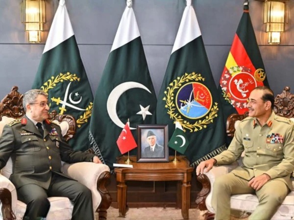 فیلڈ مارشل سے ترک چیف آف اسٹاف کی ملاقات، دفاعی تعلقات مزید مضبوط بنانے پر اتفاق