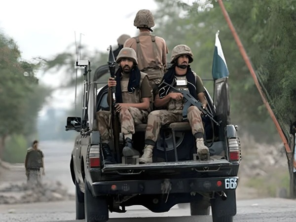 دہشتگرد حملوں کے بعد کوئٹہ میں سیکیورٹی ہائی الرٹ، ریڈ زون سیل